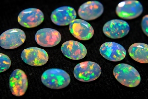 Opale Welo d'Éthiopie facettée, pierre précieuse naturelle de coupe ovale, opale multicolore, pierre de naissance d'octobre, pour la fabrication de bijoux HASNAIN GEMS - Product Image 2
