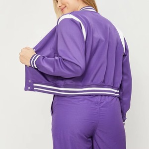 Chaqueta Universitaria Varsity de Invierno Personalizada OEM para Mujer, Estilo Universitario con Parches de Logotipo en Chenilla - Product Image 2