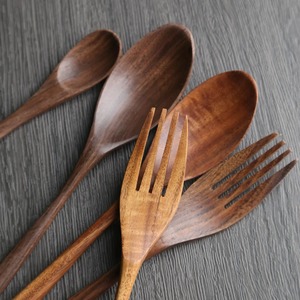 Cuillère en bois artisanale la plus vendue avec surface polie et lisse, ustensile de cuisine réutilisable pour cuisiner, mélanger et servir, en vente - Product Image 4