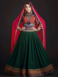 Robe traditionnelle afghane Kuchi, broderie artisanale, détails en fils, manches longues, style vintage, pour occasions festives. - Product Image 6