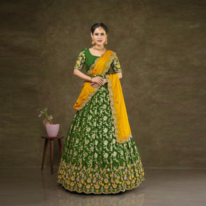 ชุดเลเฮนกาโชลีผ้าไหมบานาราซี พร้อมงานปักลายซารีหนักแน่น ประดับขอบด้วยงานปักอย่างสวยงาม เหมาะสำหรับงานแต่งงาน งานเลี้ยง และงานเฉลิมฉลอง ชุดกระโปรงดีไซเนอร์ - Product Image 4