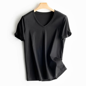 Camiseta de Algodón con Cuello en V para Mujer con Logotipo Personalizado, Fabricante Mayorista, Camisetas de Cuello en V Lisas para Mujer de Corte Regular - Product Image 3