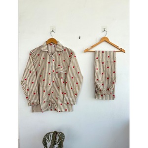 Vestido Camisero Bohemio con Estampado Floral, 100% Algodón Crepé, Cuello en V, Manga Larga, Corte Regular, Cintura Natural, Botones al Frente, Ecológico - Product Image 2