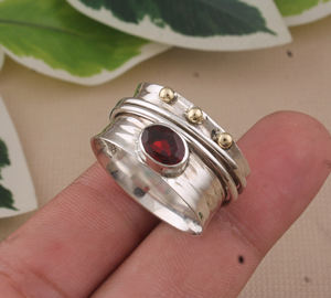 แหวนเงินแท้ 925 สไตล์วินเทจคลาสสิก ประดับด้วยลูกปัดและพลอยโกเมนสีแดงธรรมชาติ หินประจำเดือนมกราคม เหมาะสำหรับใส่ซ้อนกันในงานปาร์ตี้ สำหรับผู้หญิง - Product Image 1