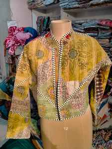 Chaqueta de Invierno Reversible y Transpirable para Mujer, Acolchada con Diseño Kantha de Colores Variados, Hecha a Mano con Algodón, Talla Única - Product Image 6