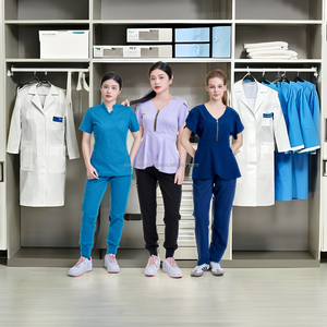 Uniformes hospitaliers à bas quantité minimale de commande ensembles de gommage d'allaitement direct d'usine hauts imprimés pantalons de gommage cargo extensibles pour les professionnels de la santé - Product Image 1