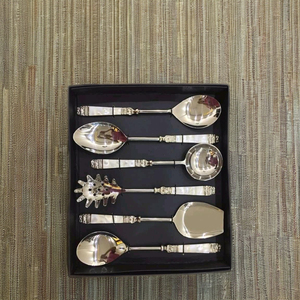 Set de cuillères de service Luxury Design Dine Well Breloques de table pour les fêtes et les occasions spéciales - Product Image 1