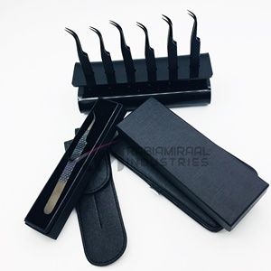 Pinzas de Precisión para Extensión de Pestañas RMI Shiny Plasma Black, Curvas, de Acero Inoxidable, 12 cm, Duraderas, con Punta de Fibra con Escala Impresa - Product Image 3