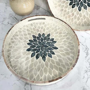 Plateau artisanal en nacre incrustée, en rotin et jute, petit organisateur de rangement - Product Image 4
