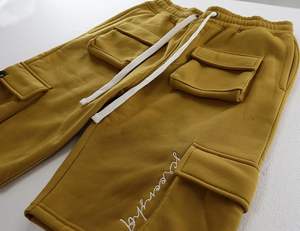 Pantalones cortos de forro polar premium para hombre, estilo urbano y utilitario - Pantalones cortos deportivos de moda urbana con cintura acanalada - Product Image 4