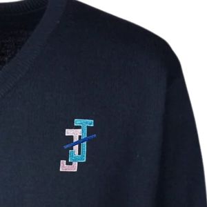 เสื้อสเวตเตอร์คอวีปักลายสีน้ำเงินกรมท่าแบบสั่งทำพิเศษสำหรับวัยรุ่นชายและคุณพ่อ เสื้อถักแบบครอบครัวเข้าชุดกัน แขนยาว สวมใส่สบายๆ แบบลำลอง - Product Image 5