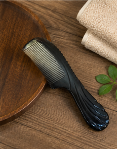 Peigne à barbe de luxe en corne de buffle, fait main, écologique, antistatique, forme naturelle, logo personnalisé, fournisseur OEM - Product Image 1