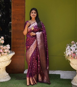 Sari Tradicional Indio de Seda Banarasi con Trabajo de Tejido Zari para Bodas y Eventos Festivos, Atuendo para Mujer - Product Image 1