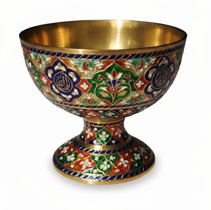 Bol décoratif en métal de luxe avec design émaillé, bol de service sur piédestal de qualité supérieure pour fruits secs, dattes et décoration intérieure - Product Image 1