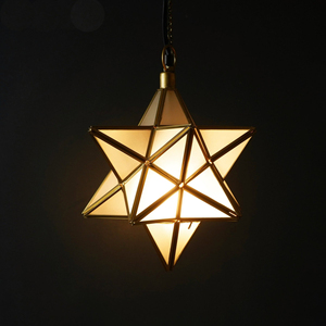 Lanterne suspendue en verre au design attrayant avec bordure métallique, prix d'usine, lampe décorative d'intérieur, finition dorée - Product Image 2