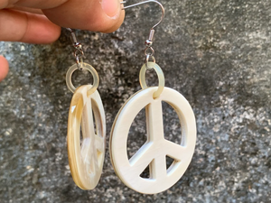 Pendientes de cuerno de búfalo artesanales, ecológicos, de alta calidad y estilo moderno, de origen ético, por Perfect Enterprises - Product Image 6