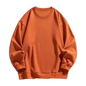 เสื้อสเวตเชิ้ตคอกลมผู้ชาย พรีเมียม ผ้าฝ้ายถักนิตติ้ง 100% เนื้อฟลีซ สีพื้น เป็นมิตรต่อสิ่งแวดล้อม ระบายอากาศได้ดี ดีไซน์ลายนูนพิมพ์ลายด้านหน้า - Product Image 1