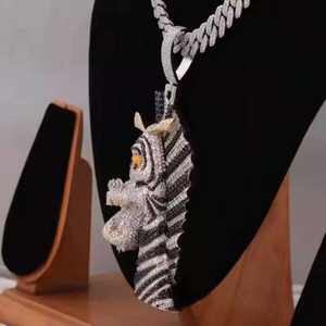 Colgante Personalizado de Plata de Ley 925 con Diamantes de Moissanita Estilo Hip Hop Iced Out, Diseño Zebra Estético y Atrevido - Product Image 3