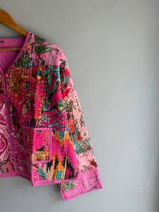Chaqueta de algodón acolchada Kantha con estampado floral rosa, cárdigan reversible con patchwork y bolsillos para mujer, regalo para ella. - Product Image 3