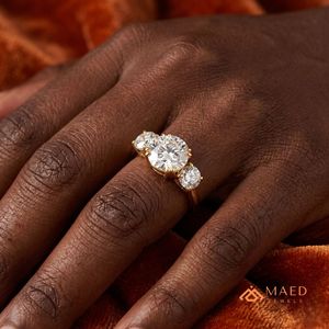 Bague de fiançailles en moissanite plaquée or de luxe avec sertissage à griffes, taille ronde, bijou de mariée, cadeau pour femme, pour mariage, anniversaire, fête - Product Image 5