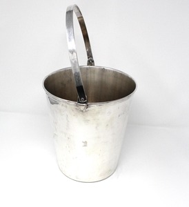 ถังน้ำแข็งสีเงินเรียบง่าย เหมาะสำหรับใช้ในคลับหรืองานเลี้ยง ช่วยรักษาความเย็นของเบียร์และเครื่องดื่ม ขายส่งจากอินเดีย - Product Image 5