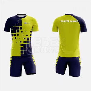 Uniforme de football pour hommes adultes en polyester respirant de qualité supérieure, couleur personnalisée, vente chaude, fabriqué au Pakistan - Product Image 2