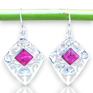 Pendientes de plata de ley 925 con rubí auténtico en forma de cometa, corte facetado, diseño colgante con gancho, a precio de fábrica. - Product Image 1