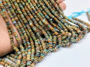 Perles facettées en turquoise naturelle d'Arizona, taille graduée de 3,5 mm à 7 mm, forme ronde, vendues par brin de 8 pouces - Product Image 2