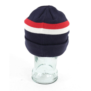 Cette casquette moderne est confectionnée en tissu jacquard doux et extensible et présente un style urbain tendance, idéale pour les journées froides. - Product Image 2
