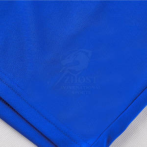 Uniforme de fútbol profesional hecho de tela de poliéster ligera diseñado para entrenamientos y partidos oficiales - Product Image 6