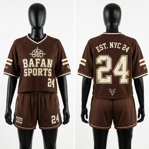 Ensemble maillot et short de football en polyester 160 GSM premium, noir corail, logo personnalisé par sublimation, coupe respirante, pour femmes - Product Image 2