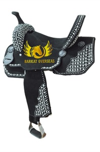 Silla de montar western personalizada de cuero genuino con cristales, duradera, con cantle alto, asiento cómodo y logotipo personalizado. - Product Image 3