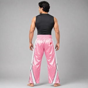 Pantalones ligeros de kick boxing diseñados para brindar velocidad, comodidad, agilidad y durabilidad duradera durante el sparring y la práctica. - Product Image 2