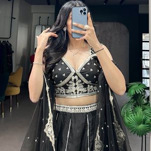 Lehenga Choli en soie brodée de sequins noirs, semi-cousu, avec dupatta, pour femmes, tenue de mariage et de fête, fabriqué par Royal Export - Product Image 3