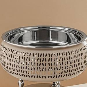 Plat de service moderne beige rond en acier inoxydable avec couvercle suspendu et motif découpé au laser pour buffet de mariage et traiteur - Product Image 6