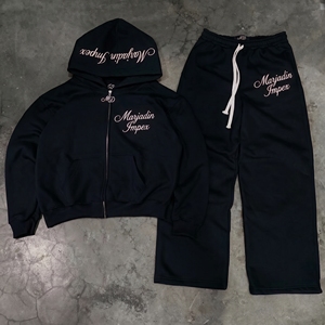 Ensemble de survêtement unisexe Marjadin Impex en polaire rouge uni, avec sweat à capuche zippé épais et pantalon de jogging large, idéal pour le printemps, la gym et le sport - Product Image 4