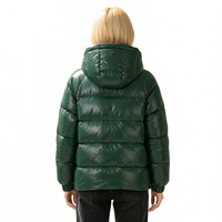 Veste matelassée à capuche verte brillante pour femme, manteau d'hiver épais matelassé, veste en nylon boutonnée style streetwear, veste brillante matelassée