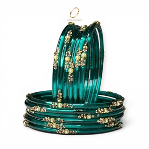 Bracelet de mode en verre goutte de pluie vert émeraude de qualité export, style cachemire, orné de cristaux floraux, idéal pour les mariages et les occasions festives, vente en gros - Product Image 3