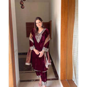 Ensemble de vêtements pour femmes de créateur, haut et bas en velours de viscose pur lourd et dupatta pour les occasions spéciales - Product Image 4