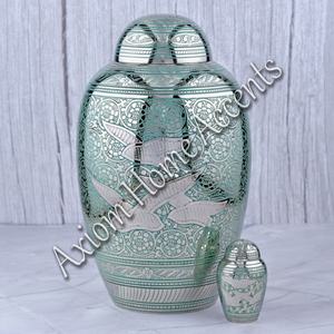 Urna de latón única para cenizas humanas con diseño personalizado, contenedor conmemorativo seguro y duradero de Axiom Home Accents - Product Image 5