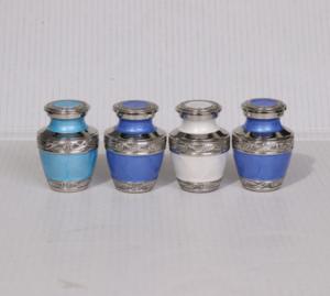 Urna Conmemorativa de Metal con Diseño Artístico de Ajedrez y Símbolos para Guardar Cenizas de Seres Queridos - Product Image 3