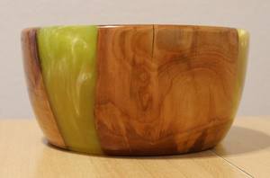 ชามไม้ทำมือและเรซิ่นอีพ็อกซี่สีเขียว ชามตกแต่งไม้รีไซเคิลและเรซิ่นจากช่างฝีมือ - Product Image 3