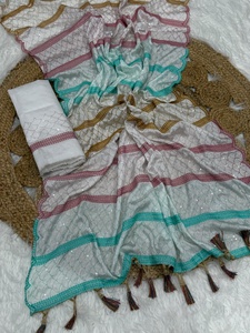 Sari en crêpe de soie imprimé numériquement pour femmes, avec un haut en soie de Bangalore brodé de sequins Resham, tenue de fête indienne. - Product Image 2