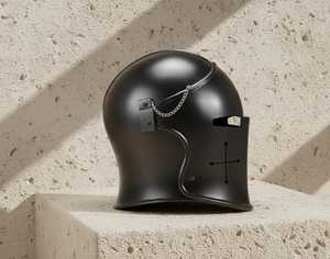 Casque barbuta médiéval noir antique artisanal, armure intégrale avec motif en relief et visière à chaîne - Product Image 3