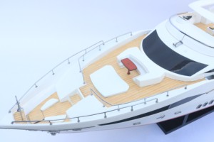 Modelo de Yate Moderno de Madera Hecho a Mano SUNSEEKER PREDATOR 130 - Product Image 3