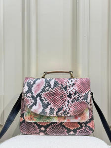 2024 ใหม่แฟชั่นหรูหรารีไซเคิลหนังกระเป๋าถือผู้หญิงออกแบบกระเป๋าแบรนด์ที่มีชื่อเสียงขายร้อนสุภาพสตรีงูพิมพ์Crossbodyกระเป๋า - Product Image 4