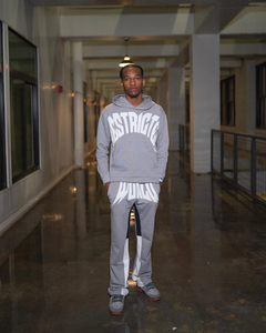 ชุดวอร์มผู้ชายสไตล์ Y2K สีชมพูพิมพ์ลายเปลวไฟ เสื้อฮู้ด กางเกงขายาวทรงบาน ชุดสตรีทแวร์ พิมพ์ลายพัฟฟ์ รับสกรีนโลโก้ - Product Image 5