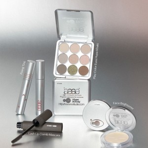 Hypkhaki Rosy Edition Set Regalo Trucco: Mascara Colorato, Mascara Volumizzante, Mascara Fissante, Illuminante Viso - Sconti Applicati - Product Image 1