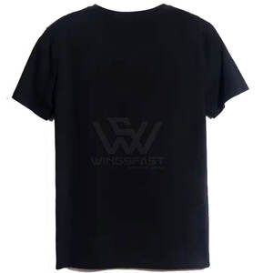 Camiseta con pedrería que añade brillo tanto a la ropa informal como a las fiestas. - Product Image 2