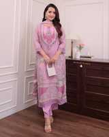 Costume pakistanais en mousseline de soie lilas, magnifiquement décoré de motifs numériques et de broderies à la main, costume Salwar pakistanais